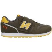 Lage Sneakers New Balance YZ373XG2