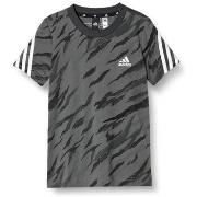 T-shirt adidas -