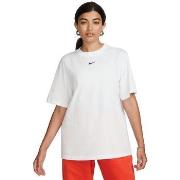 T-shirt Korte Mouw Nike T-shirt Sportswear Essential blanc