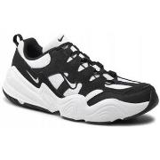 Lage Sneakers Nike Tech Hera