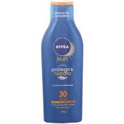 Protections solaires Nivea Sun Protege hidrata Leche Spf30