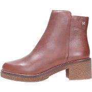 Boots CallagHan -