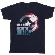 T-shirt enfant Marvel The Falcon And The Winter Soldier Wield The Shie...