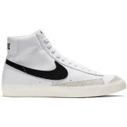 Chaussures Nike BLAZER MID '77 VNTG / BLANC