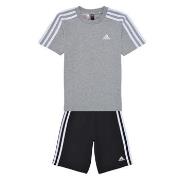 Ensembles de survêtement adidas Essentials 3-Stripes Tee and Shorts Se...