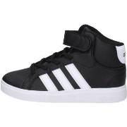 Baskets adidas IE3863