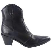 Boots Emanuele Crasto 5023