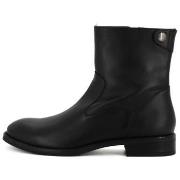 Boots Unisa -