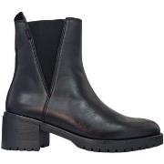 Boots CallagHan -