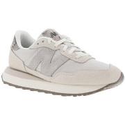 Baskets basses New Balance 23825CHAH24