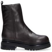 Boots Mohai Easter Island -