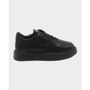 Baskets Exton Baskets basses homme perforées