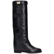 Bottes Via Roma 15 -