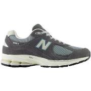 Baskets New Balance 2002R