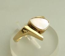 Christian Gouden ring met parelmoer