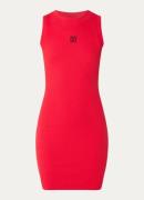 NIKKIE Dadley ribgebreide mini jurk met rugdecolleté en logo