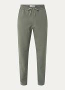 Les Deux Como tapered fit chino met trekkoord en steekzakken