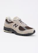 New Balance 2002R sneaker van suède met mesh details
