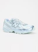 New Balance 740 sneaker met mesh details en metallic finish