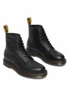 Boots 1460 in ambassador leer