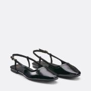 Gelakte slingbacks met platte hak