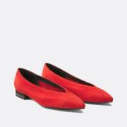 Ballerina's met scherpe top en platte hak, in leer