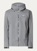 Arc'teryx Beta softshell jack met capuchon en ritszakken