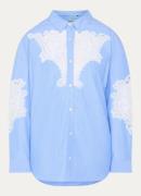 Essentiel Antwerp Hoofd oversized blouse met details van kant en stree...