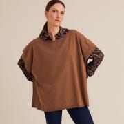 Poncho col rond en fine maille.