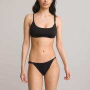 Haut de maillot de bain brassière, détail bijou