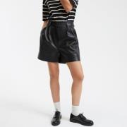 Short à pinces en simili