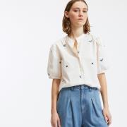 Chemise à broderies fleurs, col mao manches ballon
