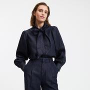 Chemise en denim, col mao, lavallière amovible