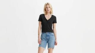 T-shirt court col V